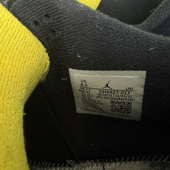 Jordan Retro High-Top Sneakers in Black and Yellow-NO LACE - Picture 5 of 5